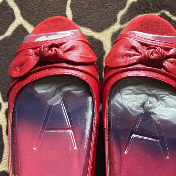 AEROSOLES Memory Foam Red Bow Leather Peep Toe Flats - Picture 6 of 7